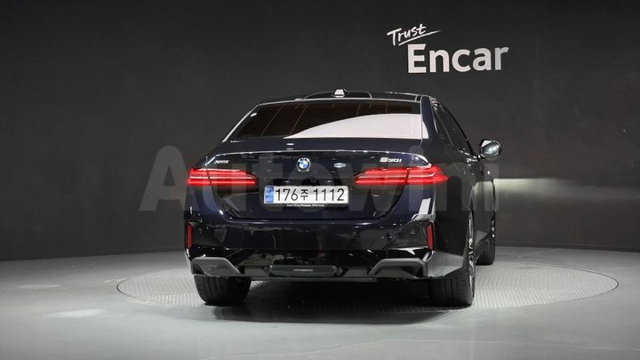 BMW 5 Series 2025 — 4