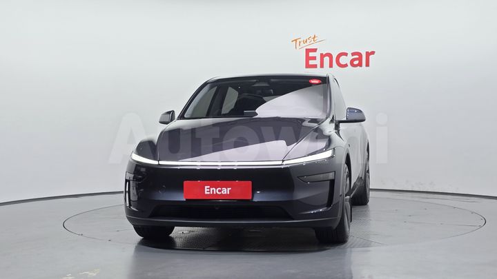 Tesla Model Y 2025 — 3