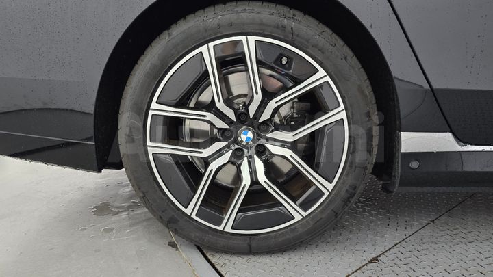 BMW i7 2025 — 5