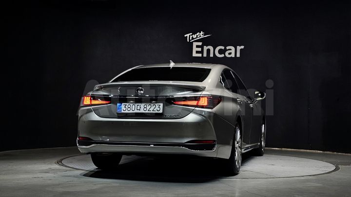 Lexus ES 2026 — 4
