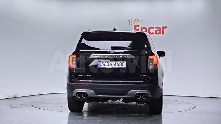 Ford Explorer 2022 — 4