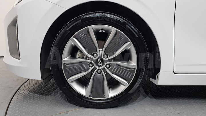 Hyundai Ioniq 2017 — 5