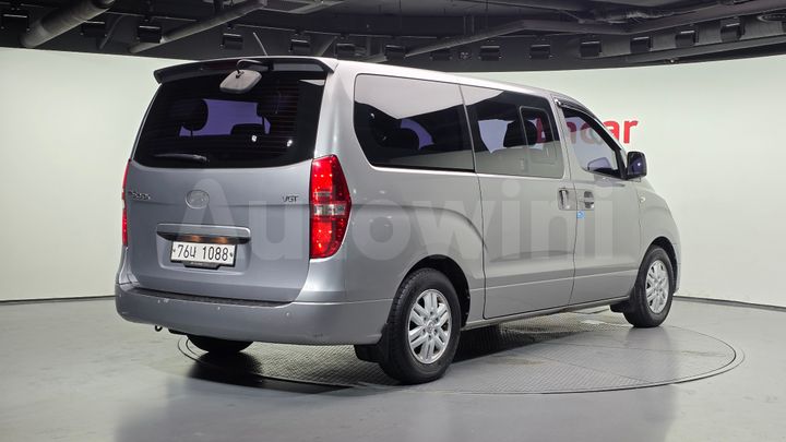 Hyundai Starex 2017 — 2