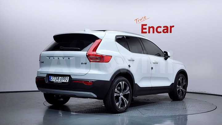 Volvo XC40 2021 — 2