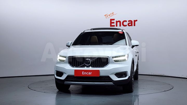 Volvo XC40 2021 — 3