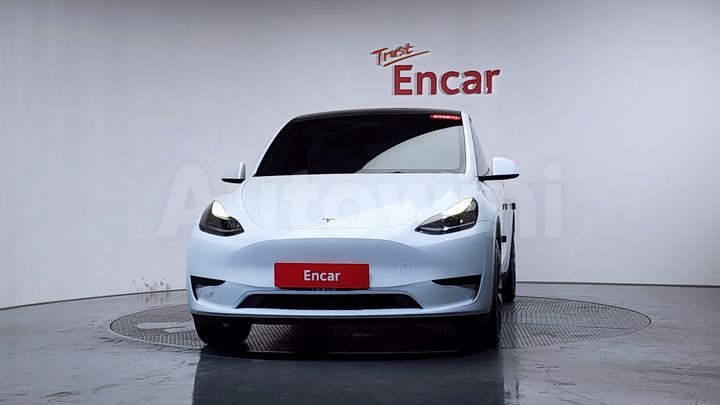 Tesla Model Y 2023 — 3