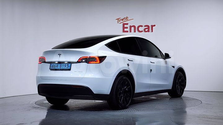 Tesla Model Y 2023 — 2