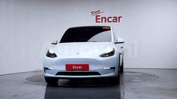 Tesla Model Y 2023 — 3