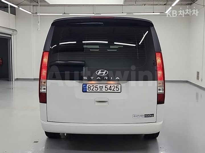Hyundai Staria 2024 KMFYCX71BRC145585 — 3