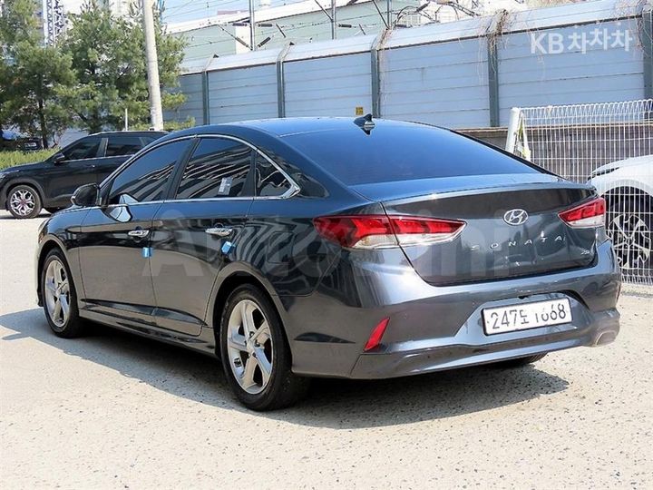 Hyundai Sonata 2019 KMHE241CBKA498390 — 3