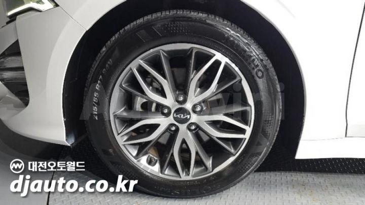 Kia K5 2023 KNAG741BBPA225598 — 5