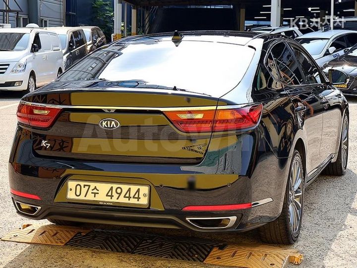 Kia K7 2018 KNALB415BJA138405 — 4