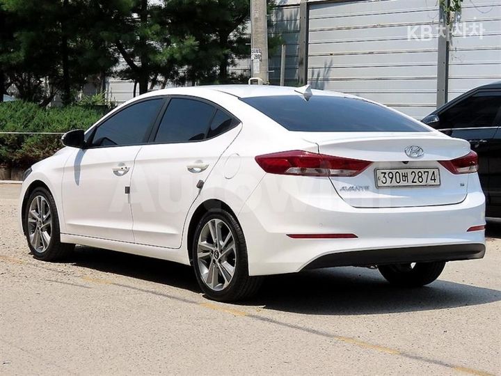 Hyundai Avante 2018 — 3