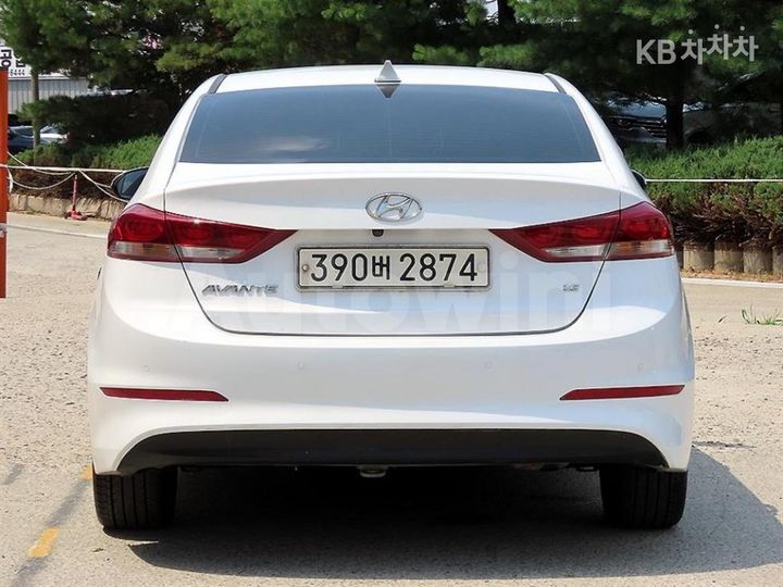 Hyundai Avante 2018 — 4