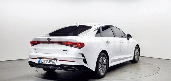 Kia K5 2021 KNAG141JBMA017743 — 2