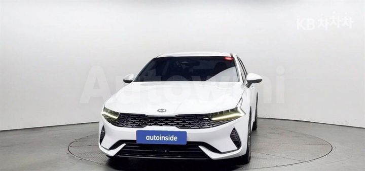 Kia K5 2021 KNAG141JBMA017743 — 3