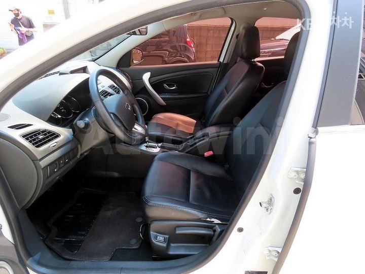 Renault SM3 2011 KNMC4C2HMBP097819 — 5