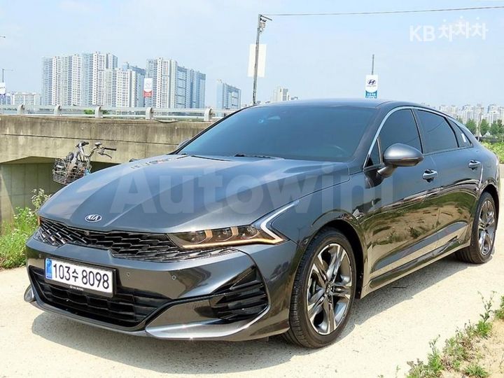 Kia K5 2021 KNAG341ABMA092250 — 2