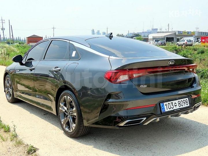 Kia K5 2021 KNAG341ABMA092250 — 3