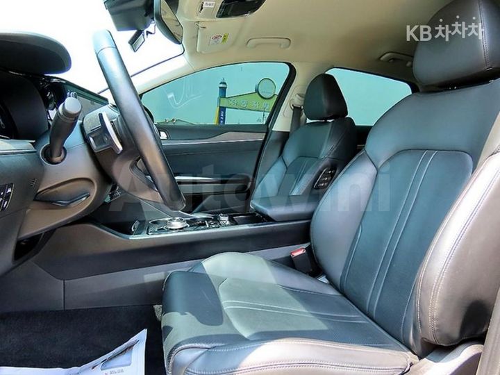 Kia K5 2021 KNAG341ABMA092250 — 5