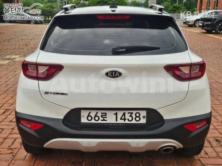 Kia Stonic 2019 KNAD6814BKS336754 — 4