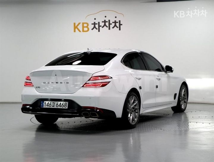 Genesis G70 2022 KMTG341ABNU106253 — 3