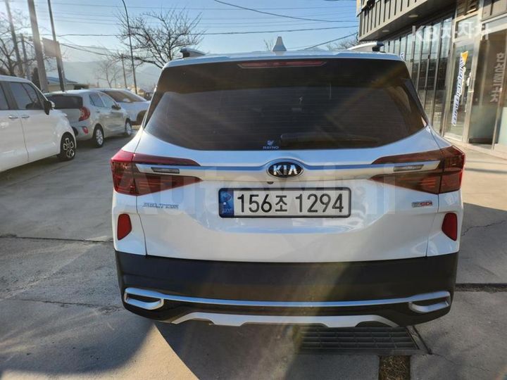 Kia Seltos 2022 KNAET812GNK232044 — 2