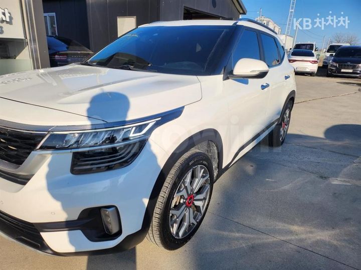 Kia Seltos 2022 KNAET812GNK232044 — 4
