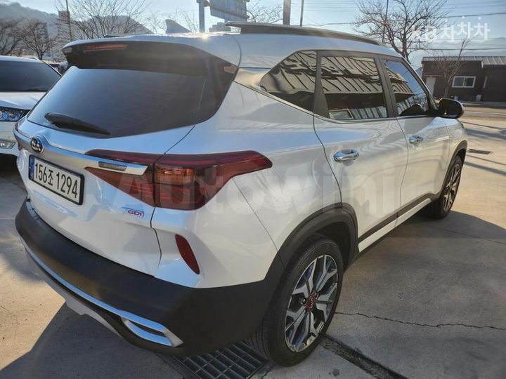 Kia Seltos 2022 KNAET812GNK232044 — 5