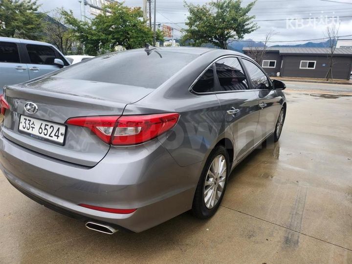 Hyundai Sonata 2017 KMHE341DBHA333024 — 5