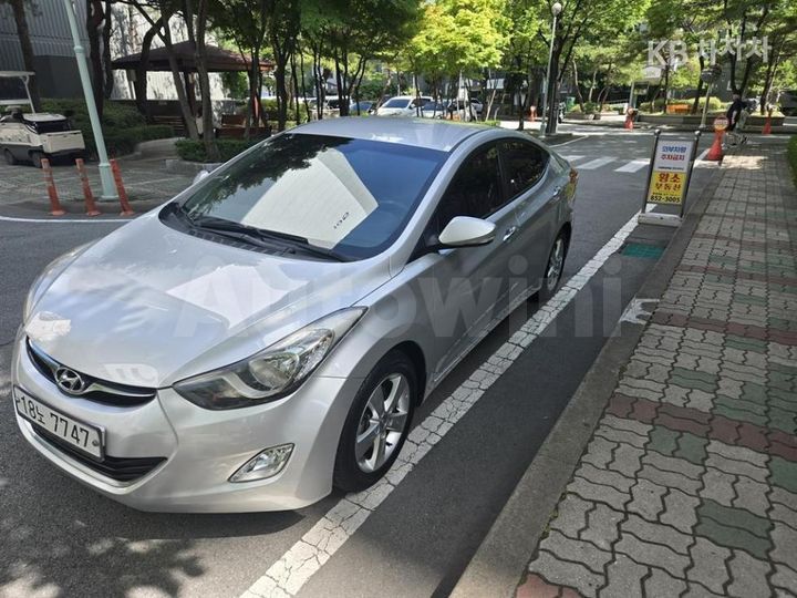 Hyundai Avante 2014 — 2