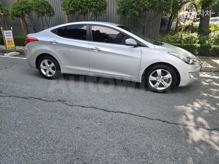 Hyundai Avante 2014 — 3