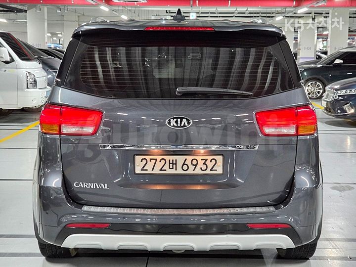 Kia Carnival 2017 KNAME81ABHS330612 — 3
