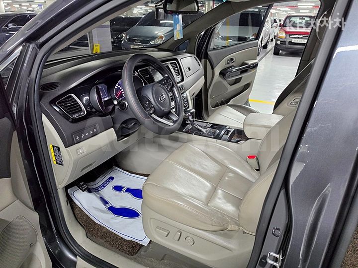 Kia Carnival 2017 KNAME81ABHS330612 — 5