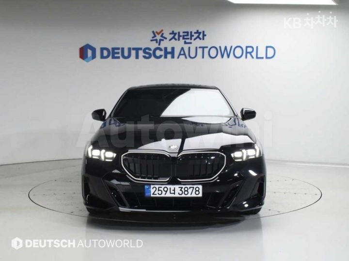 BMW 5 Series 2026 — 3