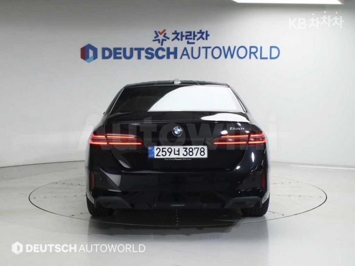 BMW 5 Series 2026 — 4