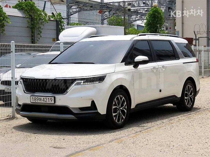 Kia Carnival 2023 — 2