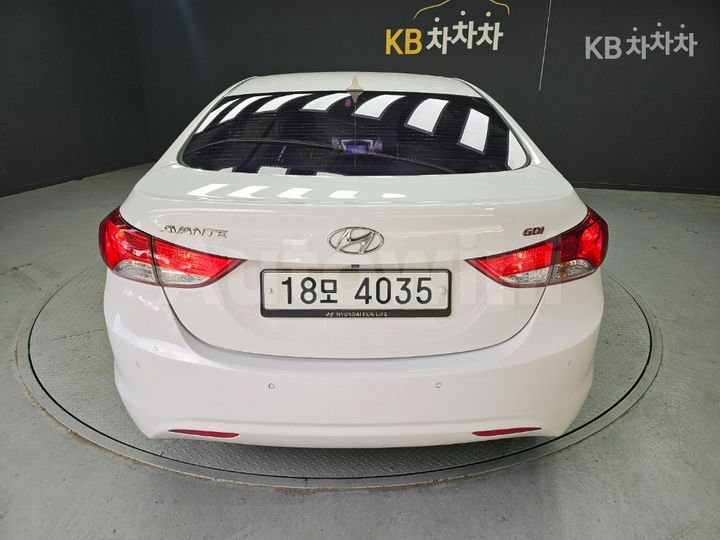 Hyundai Avante 2013 — 3
