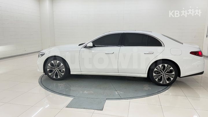 Mercedes-Benz E Class 2025 W1KLF5GB9SA105915 — 2