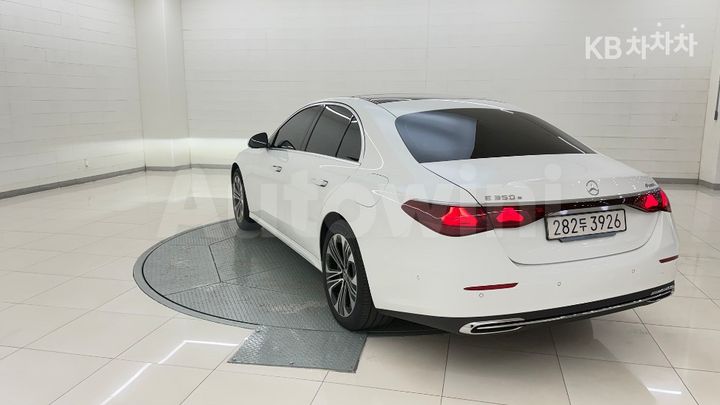 Mercedes-Benz E Class 2025 W1KLF5GB9SA105915 — 3