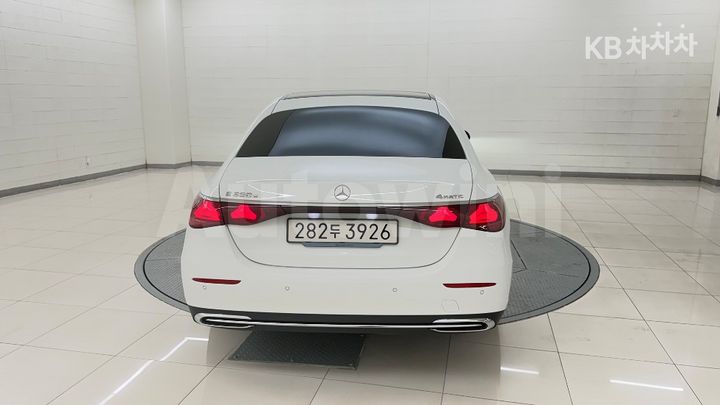 Mercedes-Benz E Class 2025 W1KLF5GB9SA105915 — 4