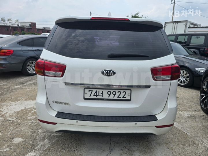 Kia Carnival 2016 KNHMF37ABGS244645 — 3