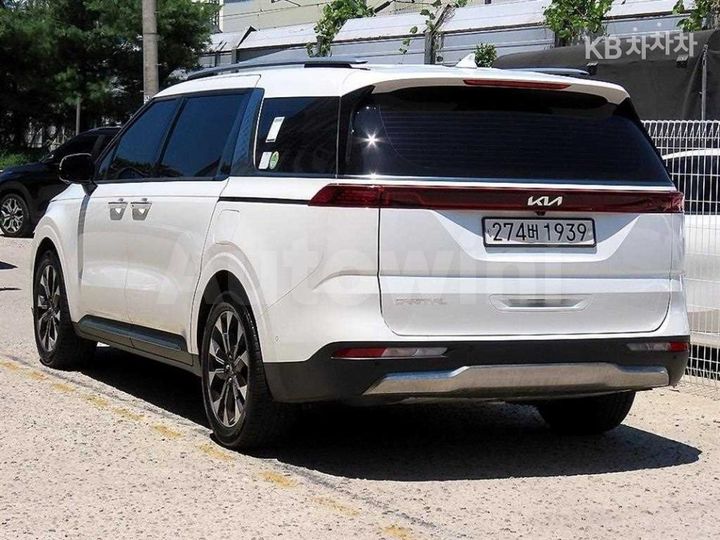 Kia Carnival 2023 KNANE813BPS271911 — 3