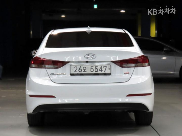 Hyundai Avante 2017 — 3