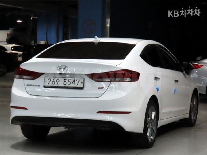 Hyundai Avante 2017 — 4