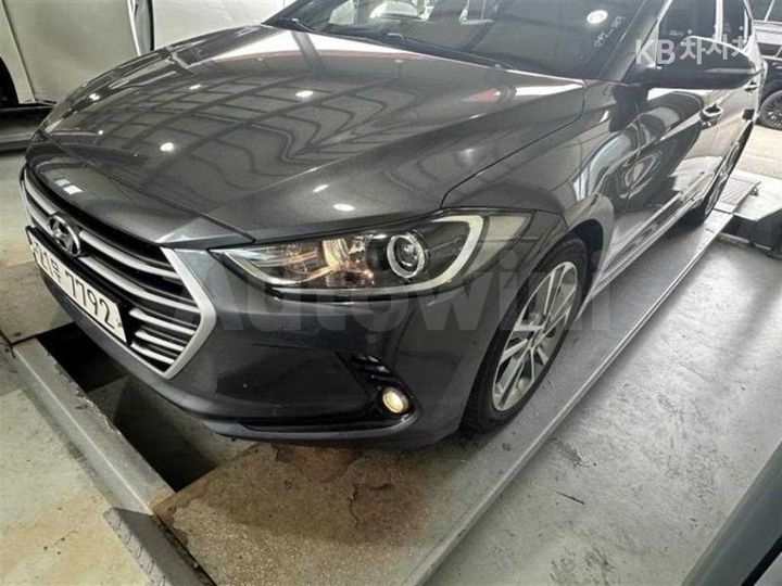 Hyundai Avante 2017 — 3
