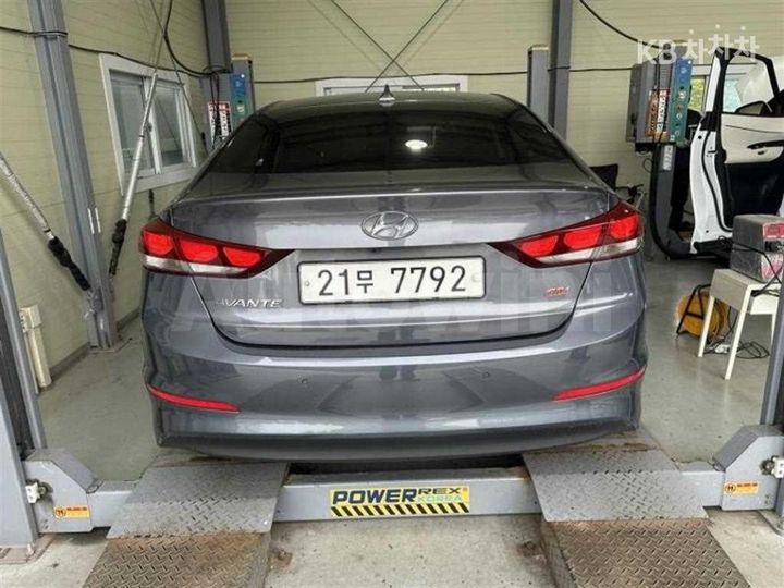 Hyundai Avante 2017 — 4