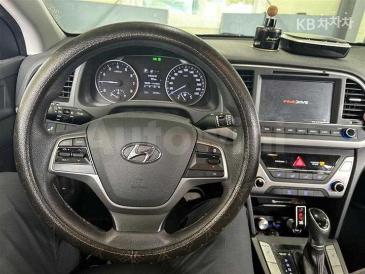 Hyundai Avante 2017 — 5
