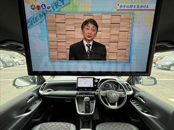 Toyota Voxy 2023 — 2