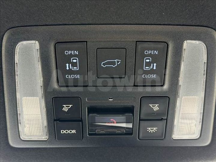 Toyota Voxy 2023 — 5